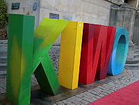 Kieler Woche Buchstaben in bunt.JPG